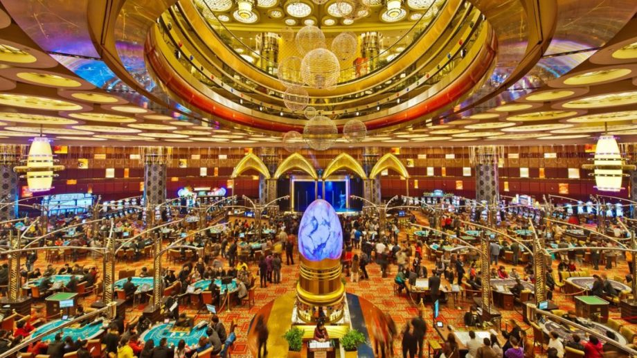 The Psychology of Winning: How Online Casinos Capture You